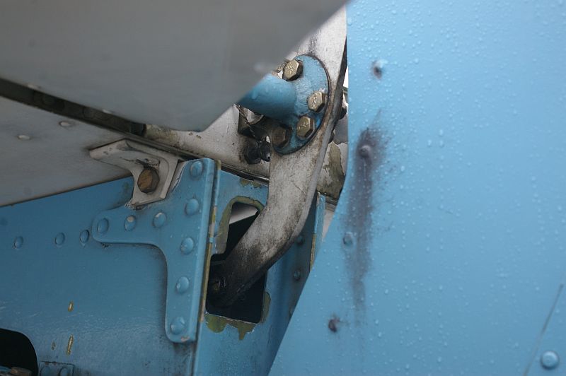 gal/bell crank/IMGP8642.jpg